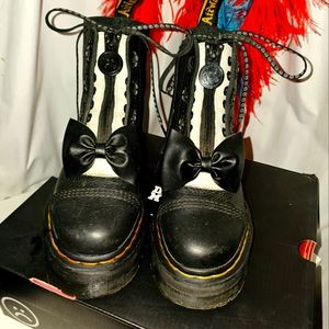 Dr. Martens Lazy Oaf boots
